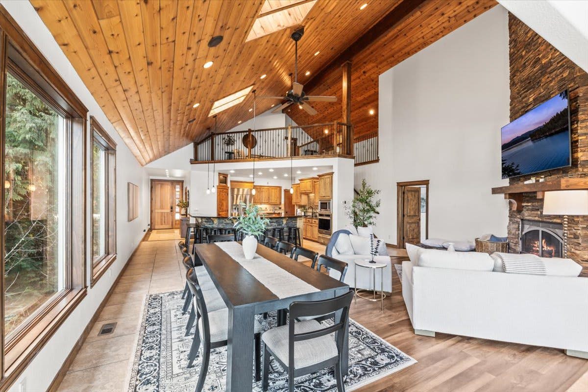 DeJa View - Upper Unit