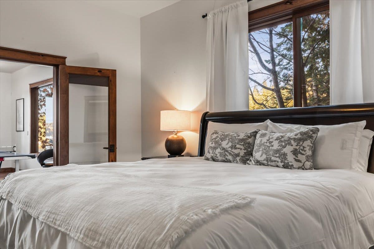 DeJa View - Upper Unit