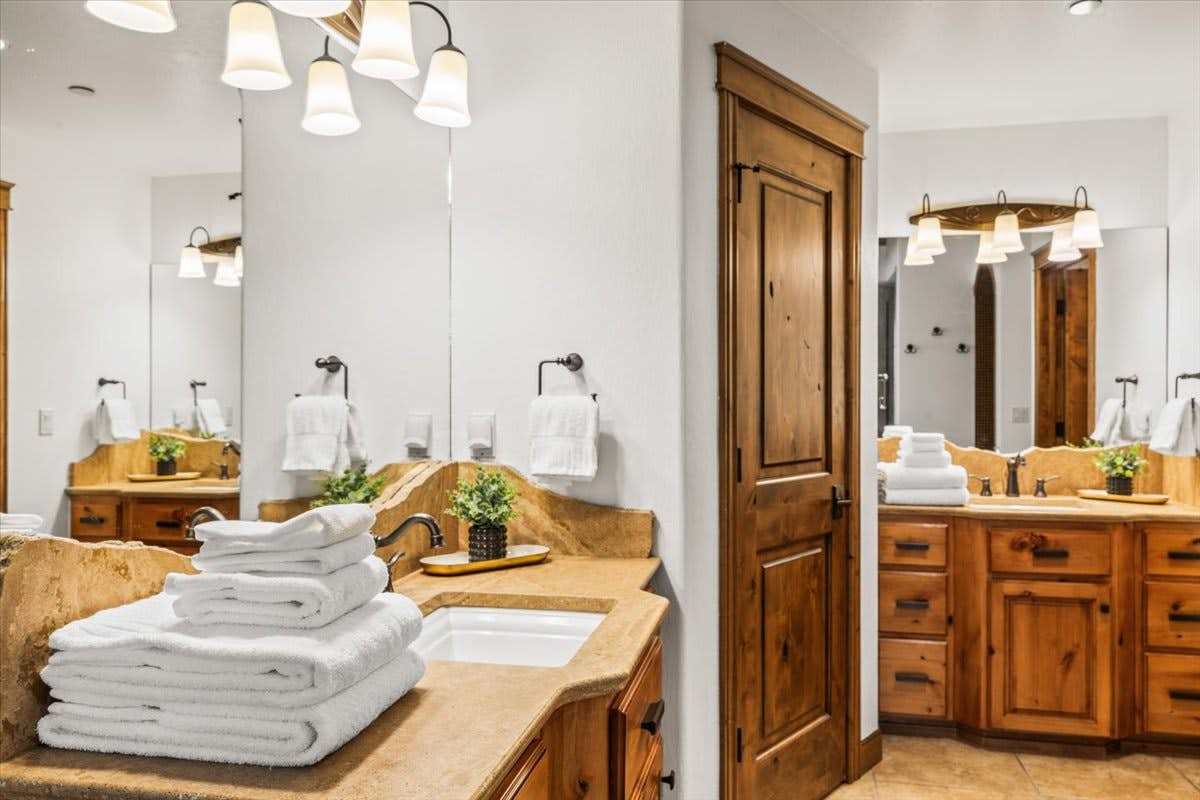 DeJa View - Upper Unit