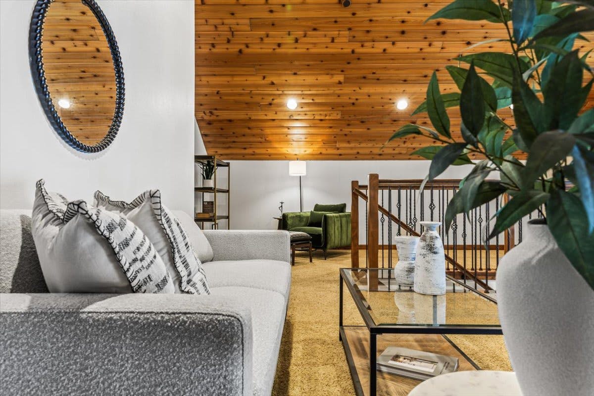 DeJa View - Upper Unit