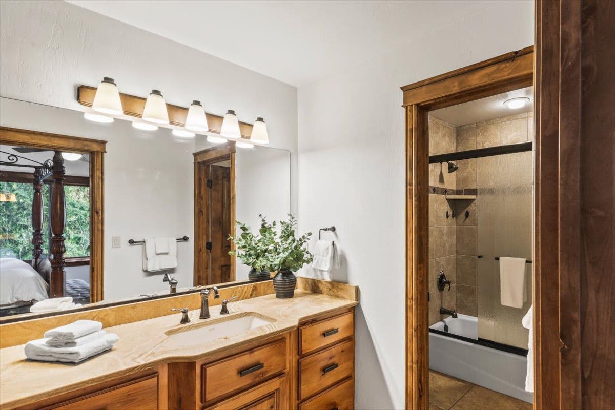 DeJa View - Upper Unit