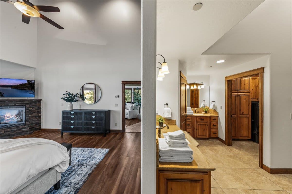 DeJa View - Upper Unit