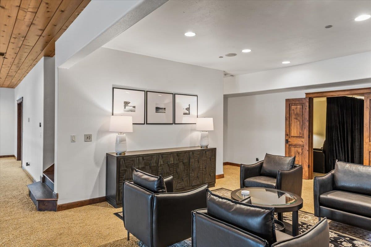 DeJa View - Upper Unit