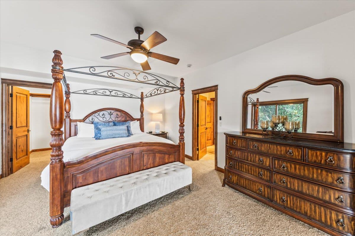 DeJa View - Upper Unit