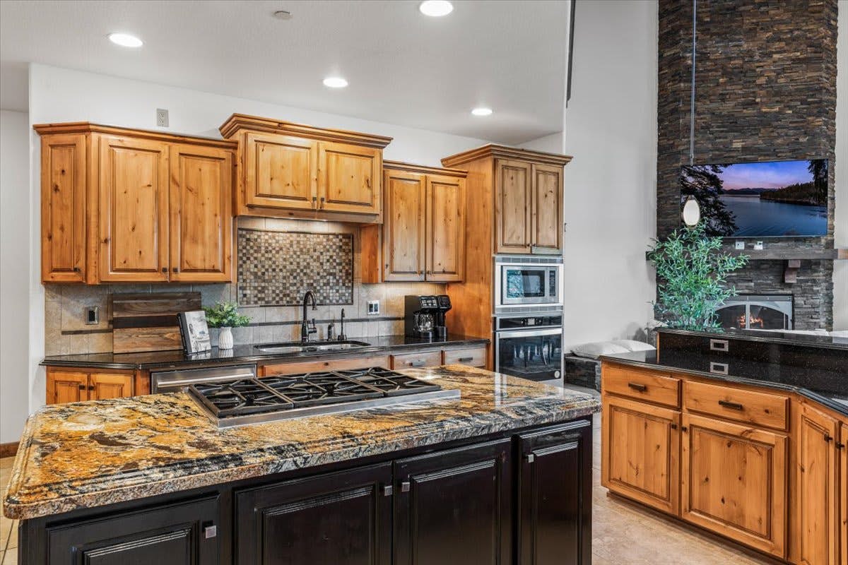 DeJa View - Upper Unit