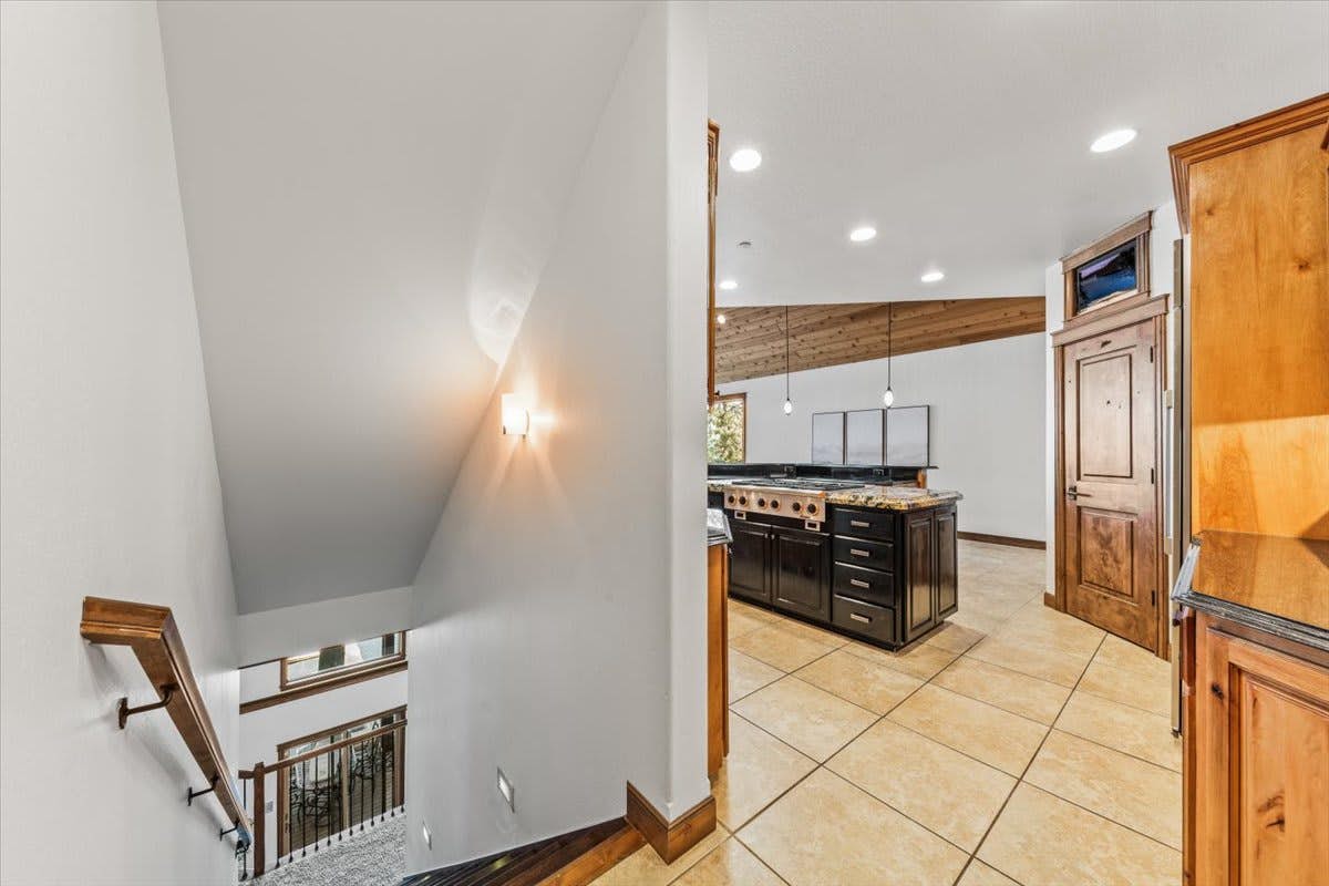 DeJa View - Upper Unit