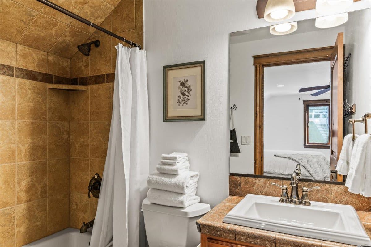 DeJa View - Upper Unit