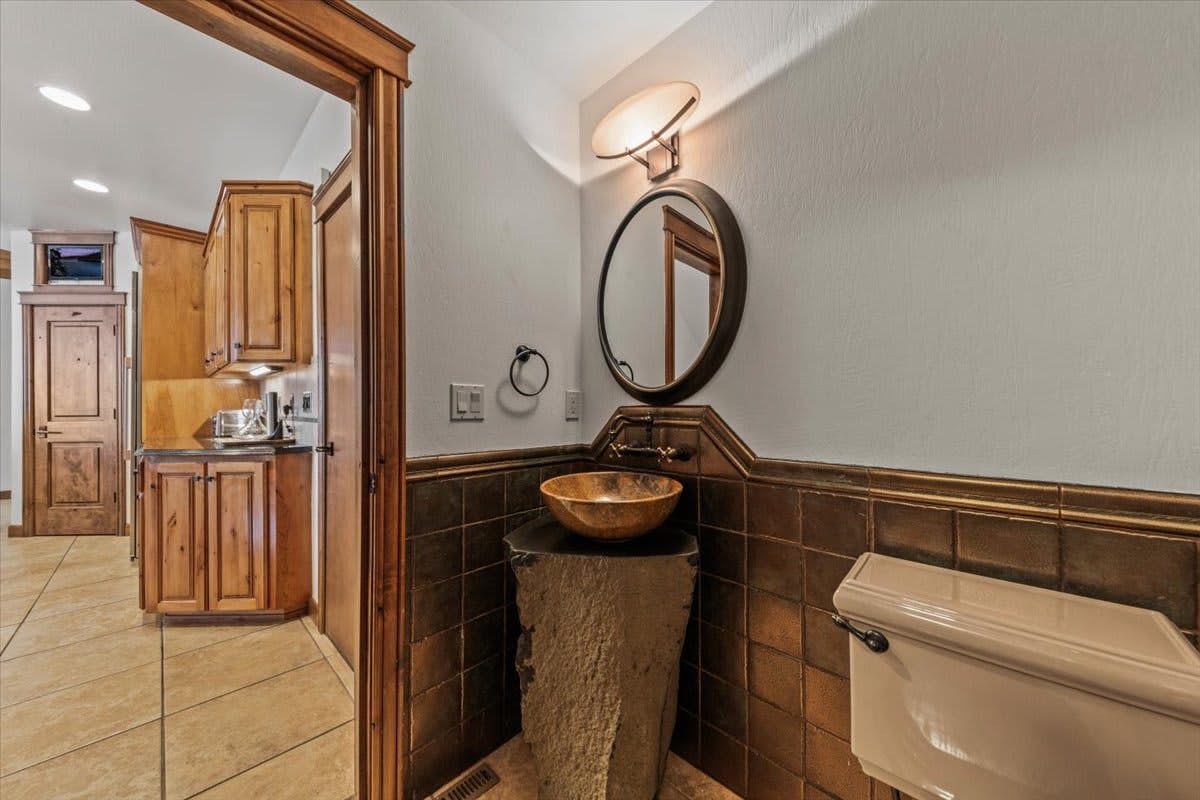 DeJa View - Upper Unit