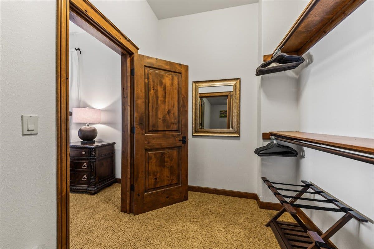 DeJa View - Upper Unit