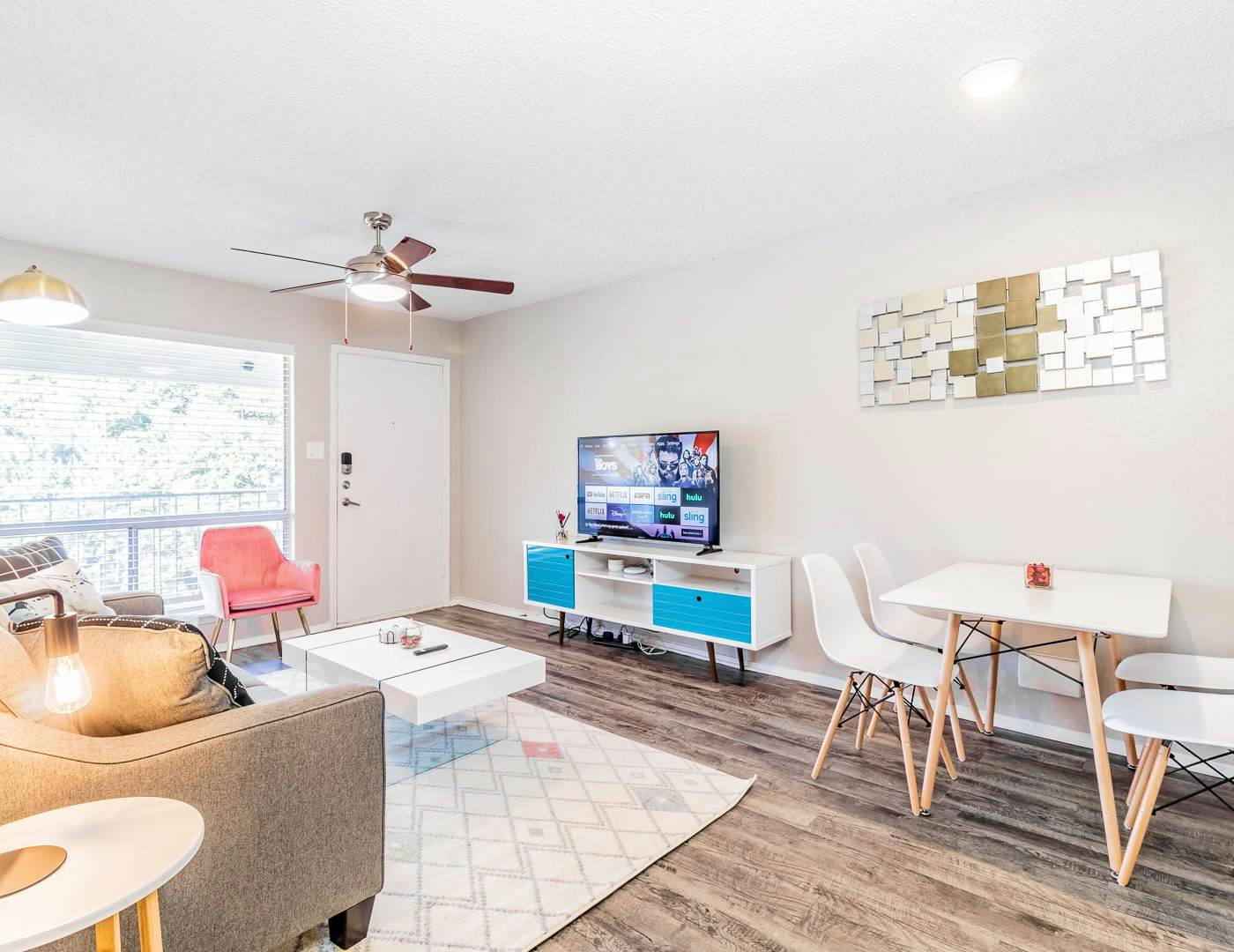 SoCo 1BR suite, king bed, close to Downtown w pool