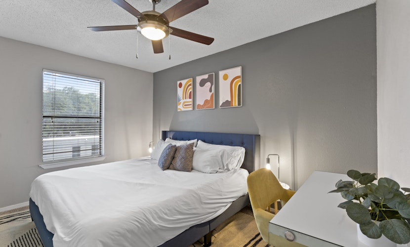 Serene 1BR suite w/ fast WiFi + king bed + pool