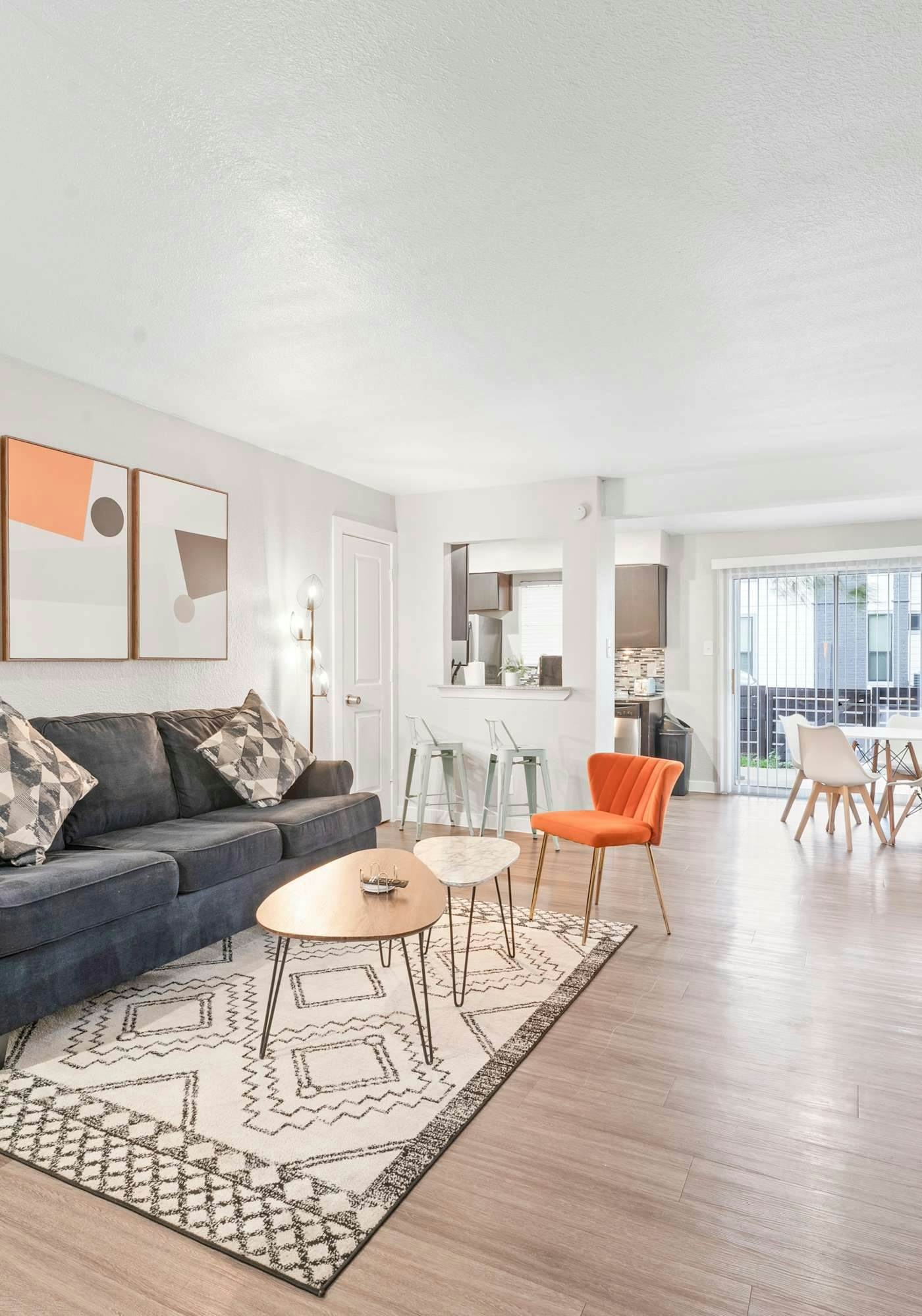 Spacious and Fun King Bed 2BR, 5 Min to DT w/ pool