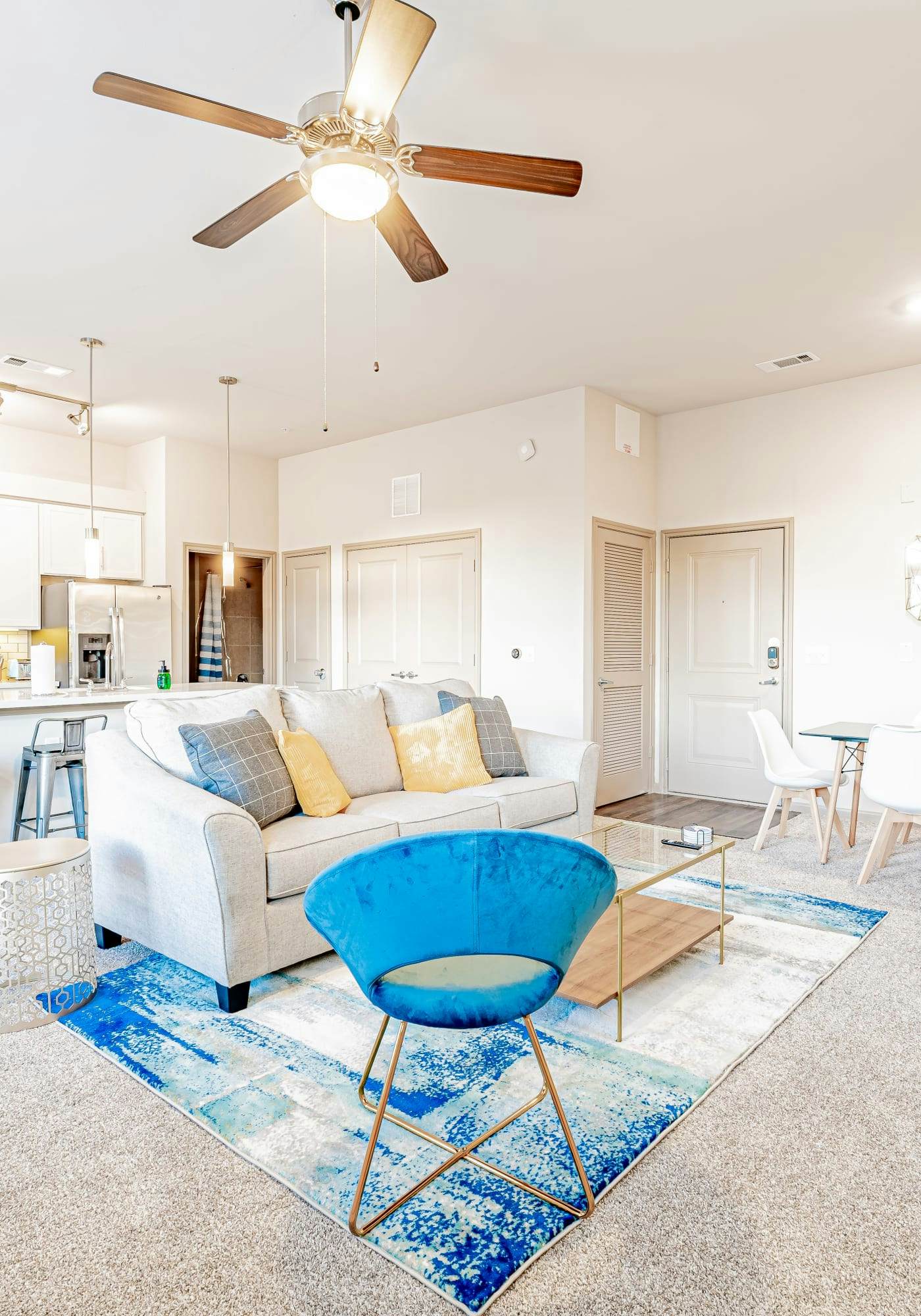 Spacious 2BR King Beds Suite, 8 Min to Downtown