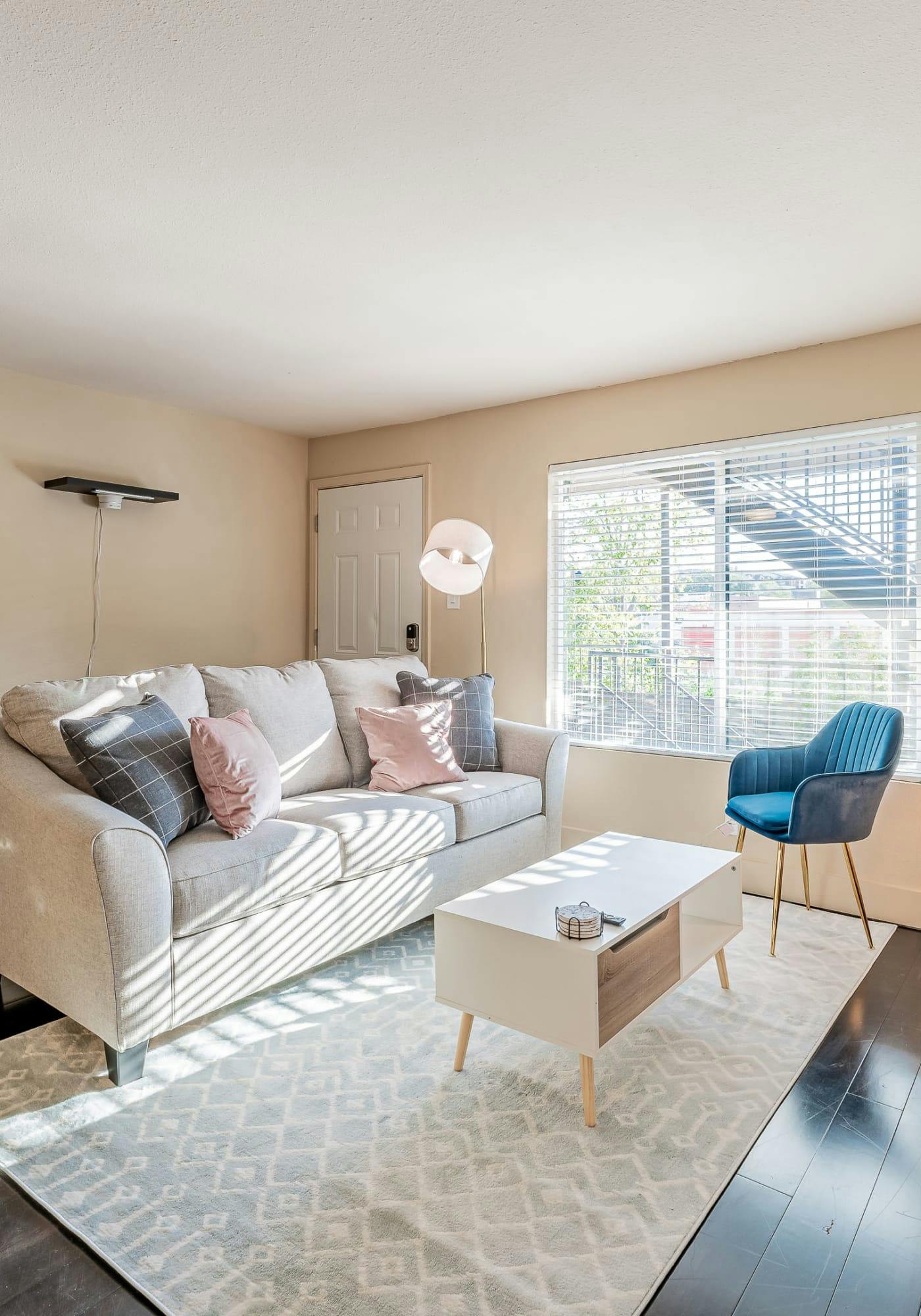 Peaceful 2BR king beds suite next to DT w/ pool