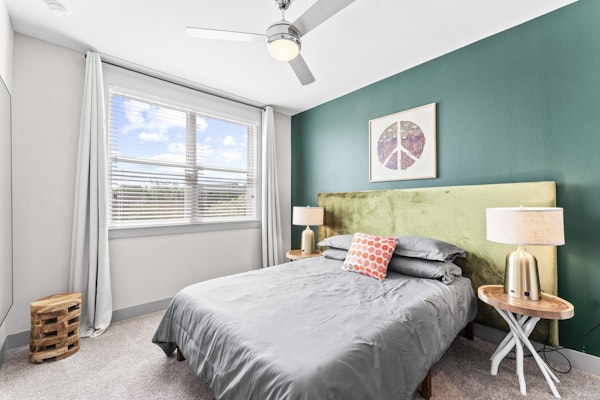 Serene 1BR luxe suite close to DT w/ fast WiFi gym