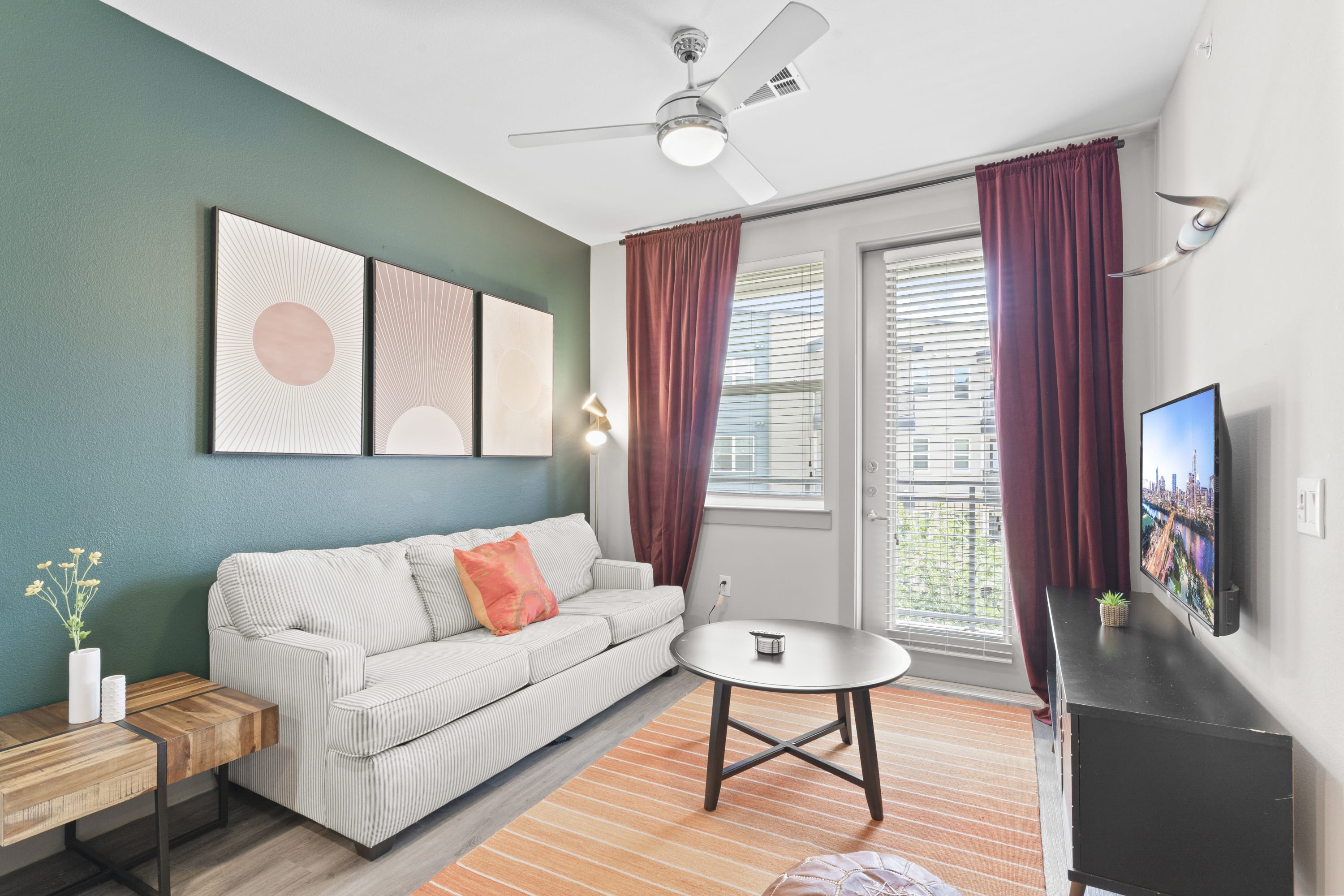 Serene 1BR luxe suite close to DT w/ fast WiFi gym