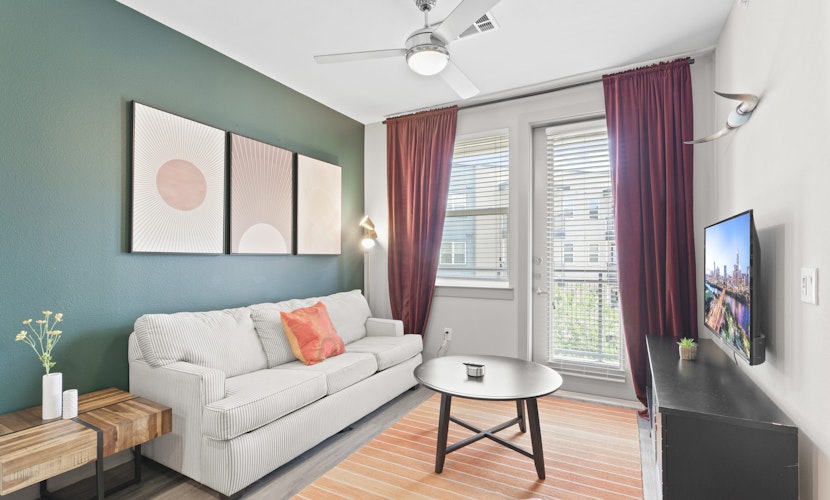 Serene 1BR luxe suite close to DT w/ fast WiFi gym