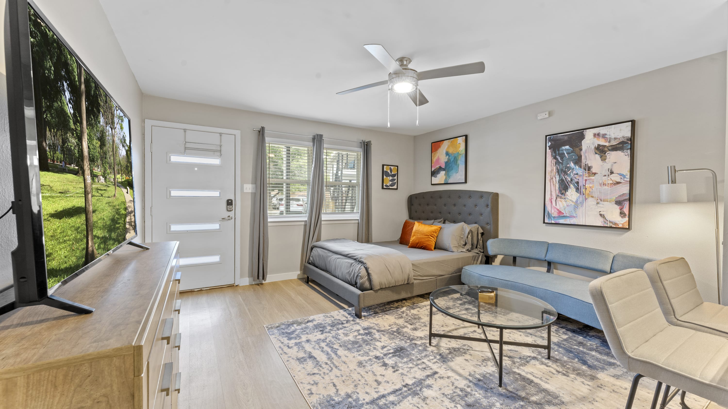 Efficiency studio close to Downtown and Domain