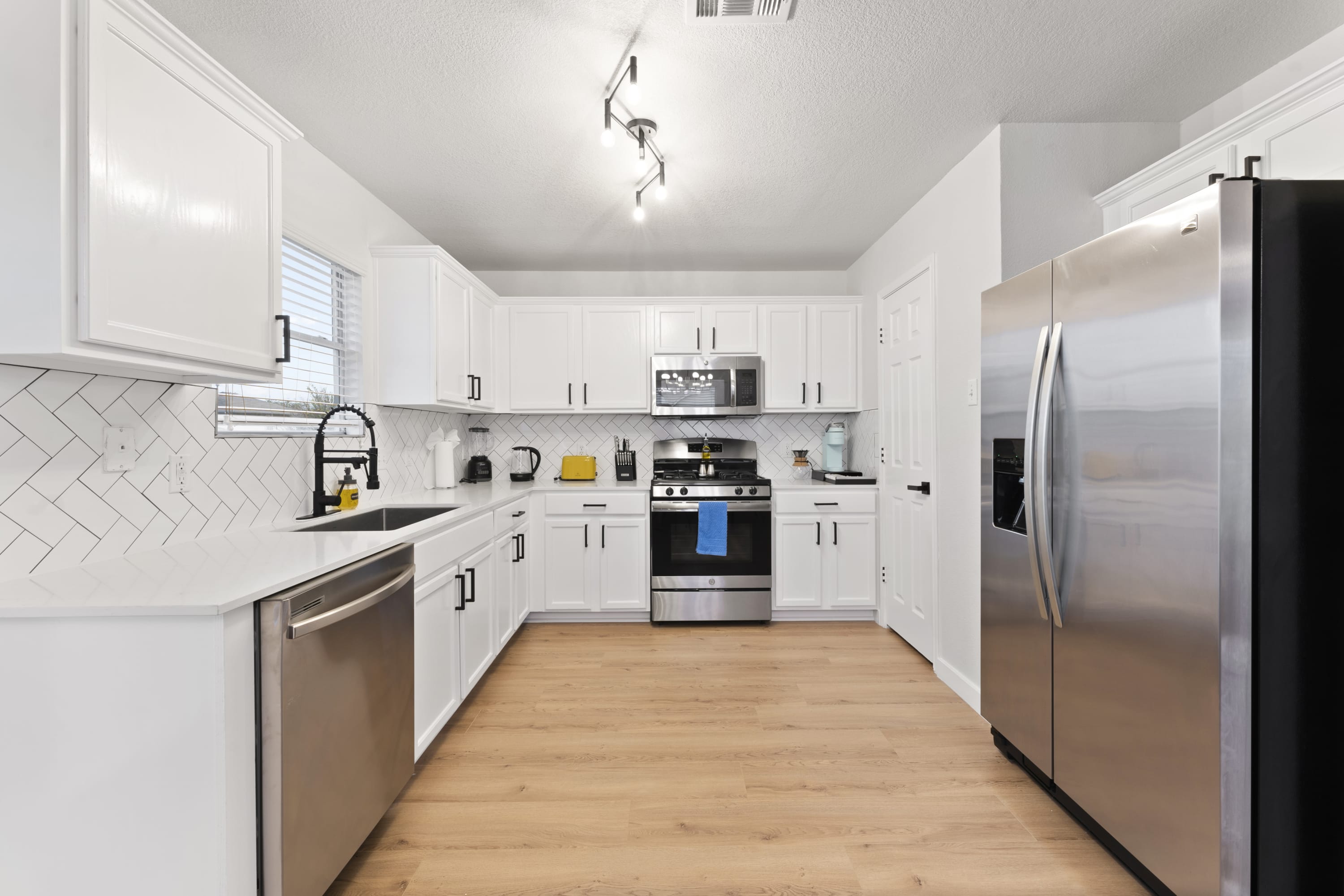 Remote Work Friendly | King Beds | Fast WiFi | 3BR