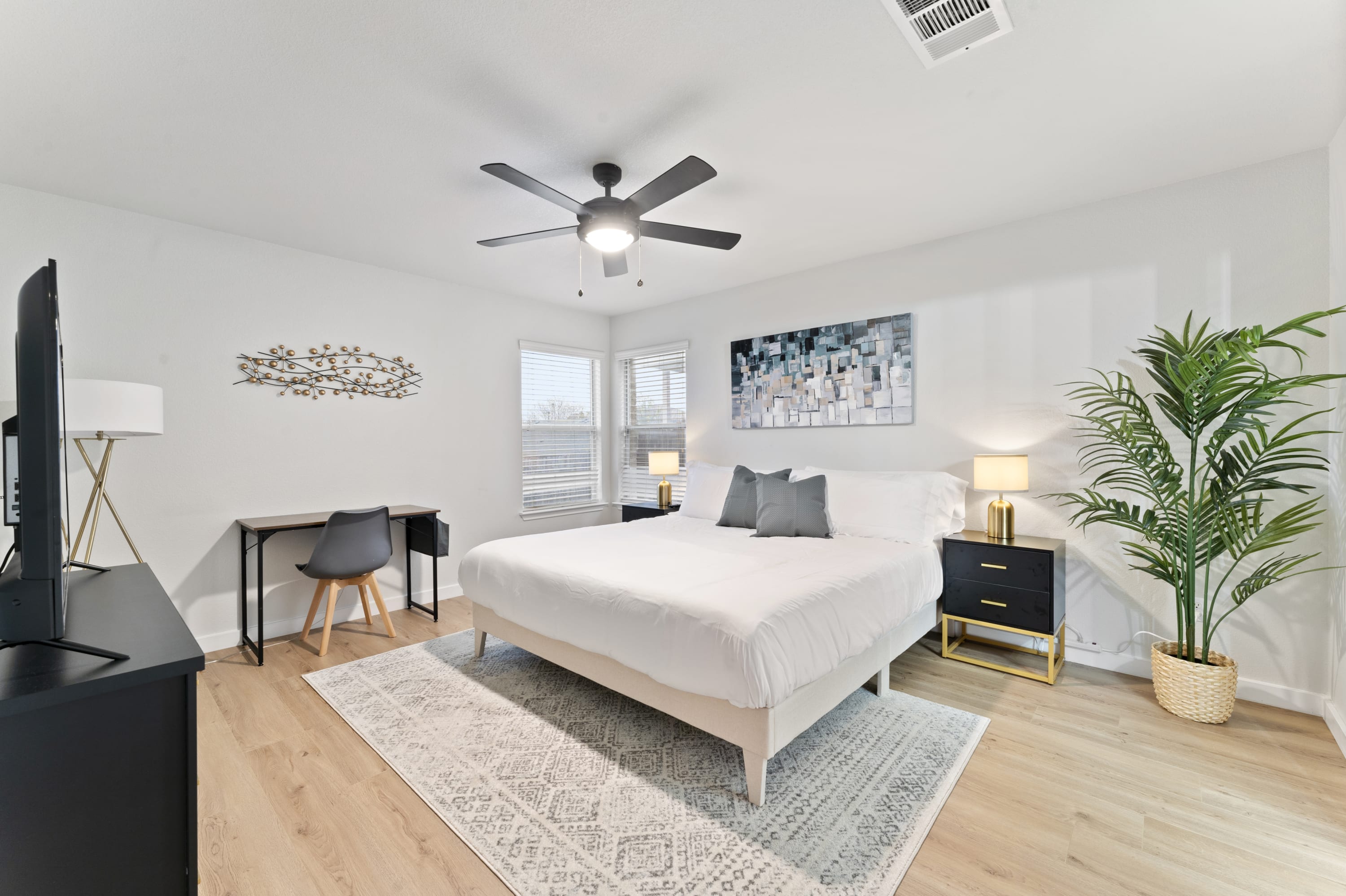 Remote Work Friendly | King Beds | Fast WiFi | 3BR