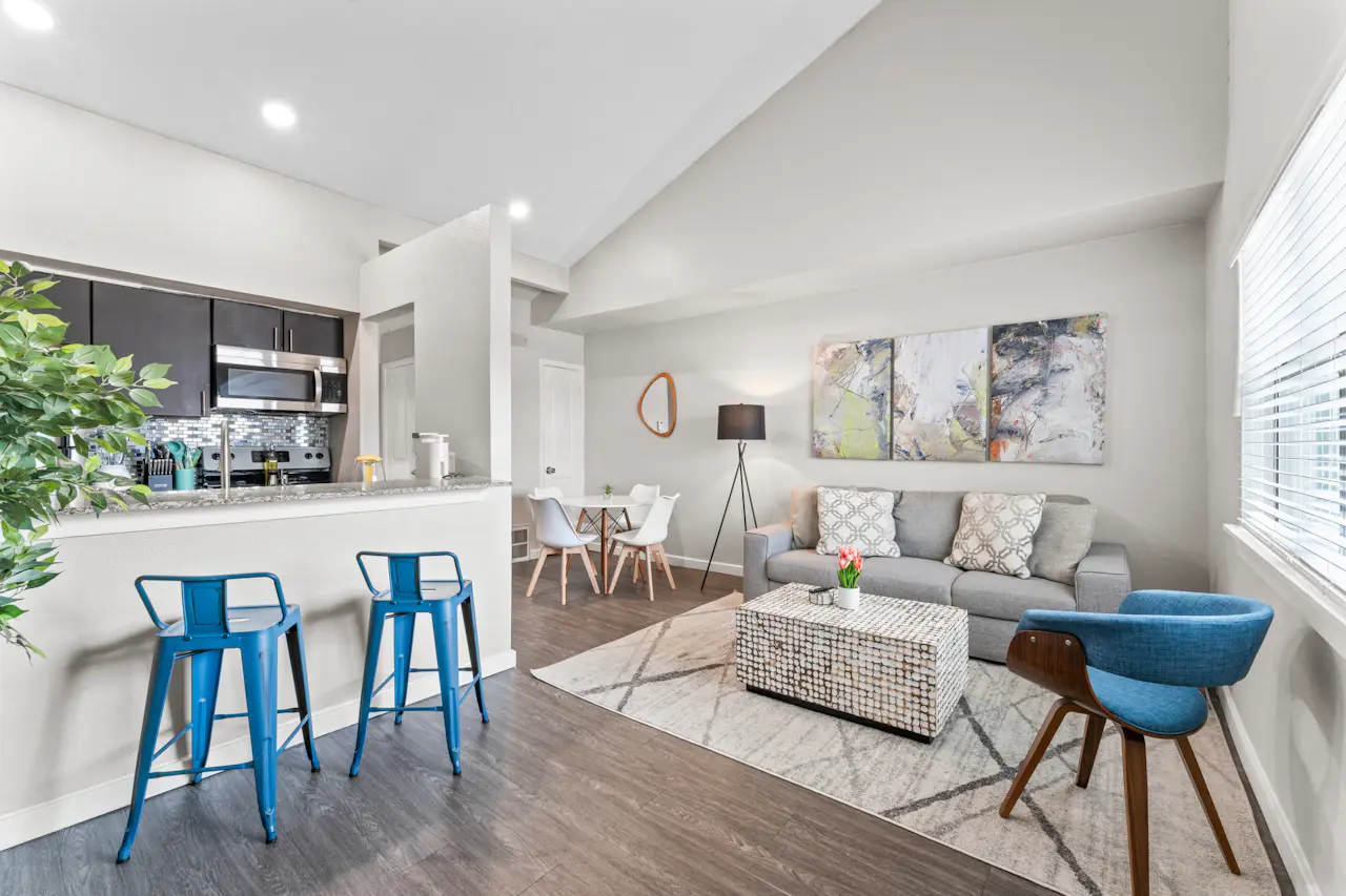 Chic King Bed 1BR Suite, 5 Min to DT w/ pool | 1 Bed Austin, TX ...