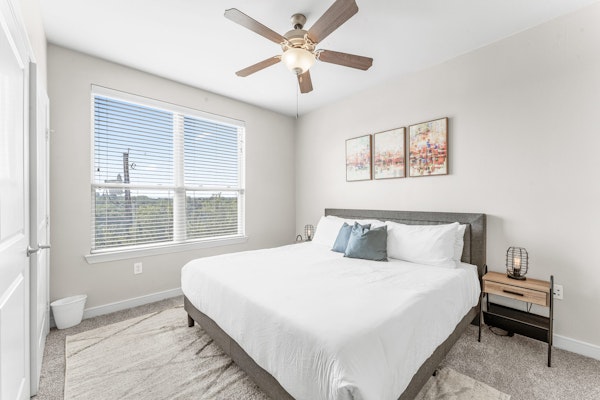 Prime SoCo 2BR King Suite w/ GymPickleballLaundry