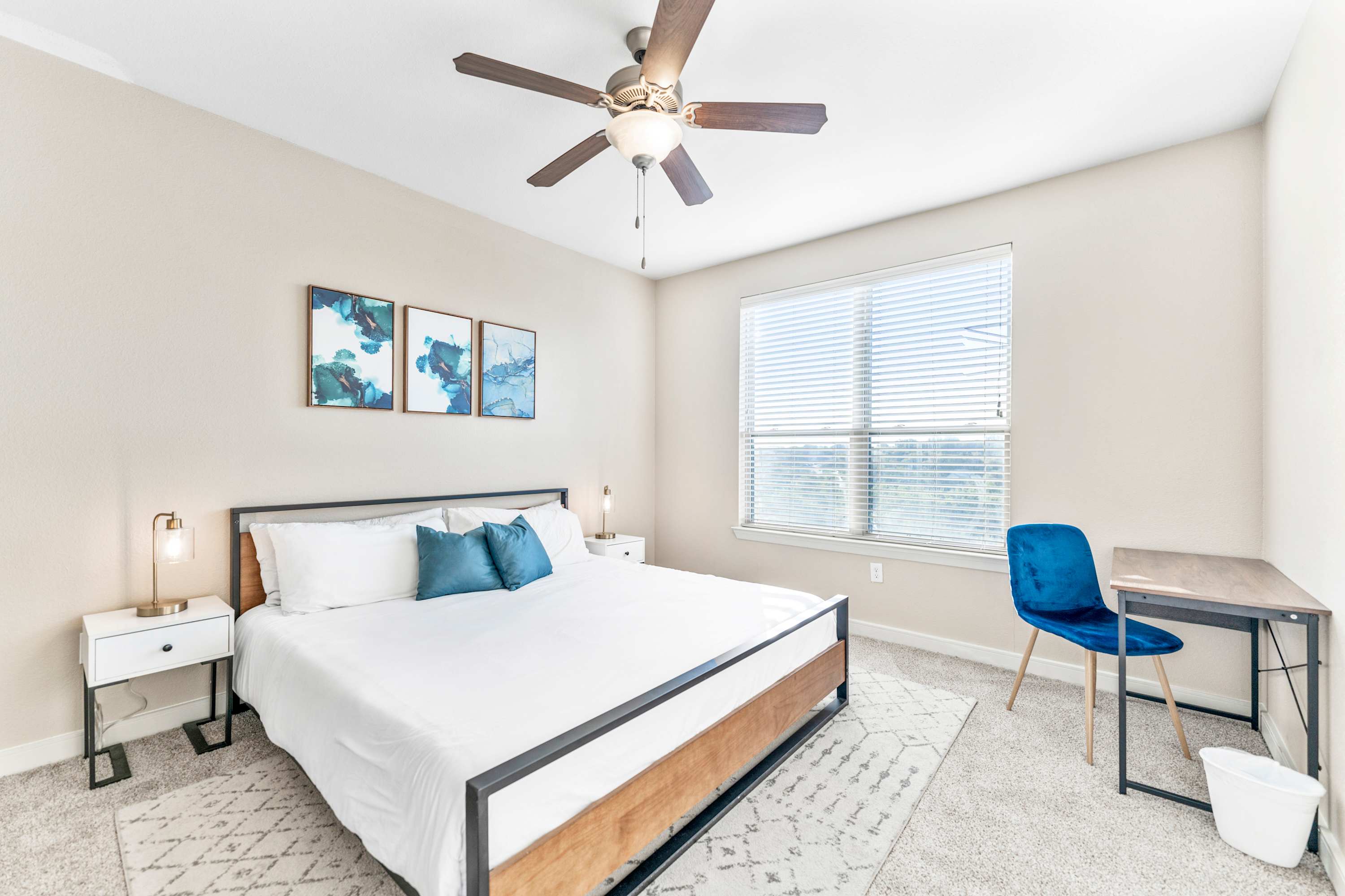 Top Floor SoCo 2BR King Suite | 8 mins to Downtown