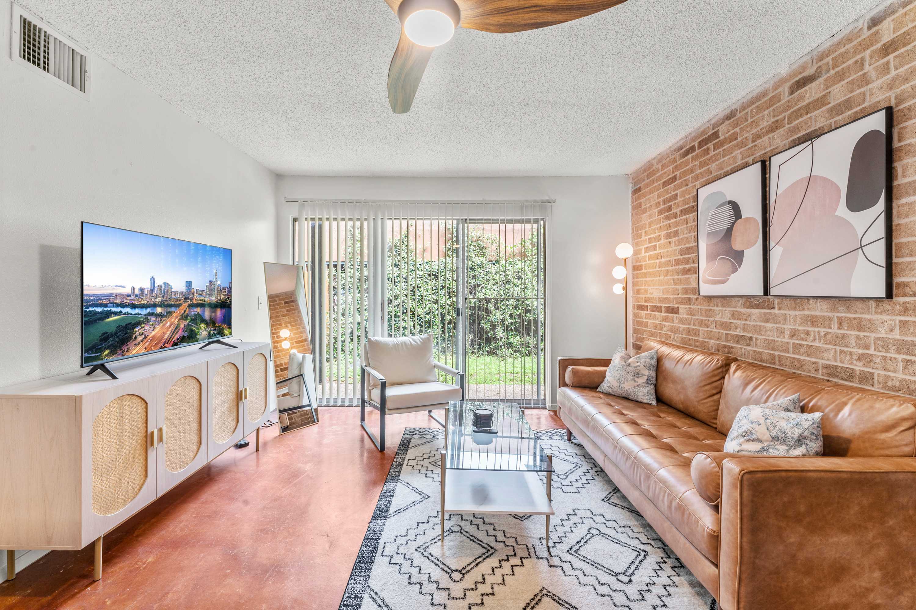 Prime SoCo airy 2BR king suite w/ pool, parking