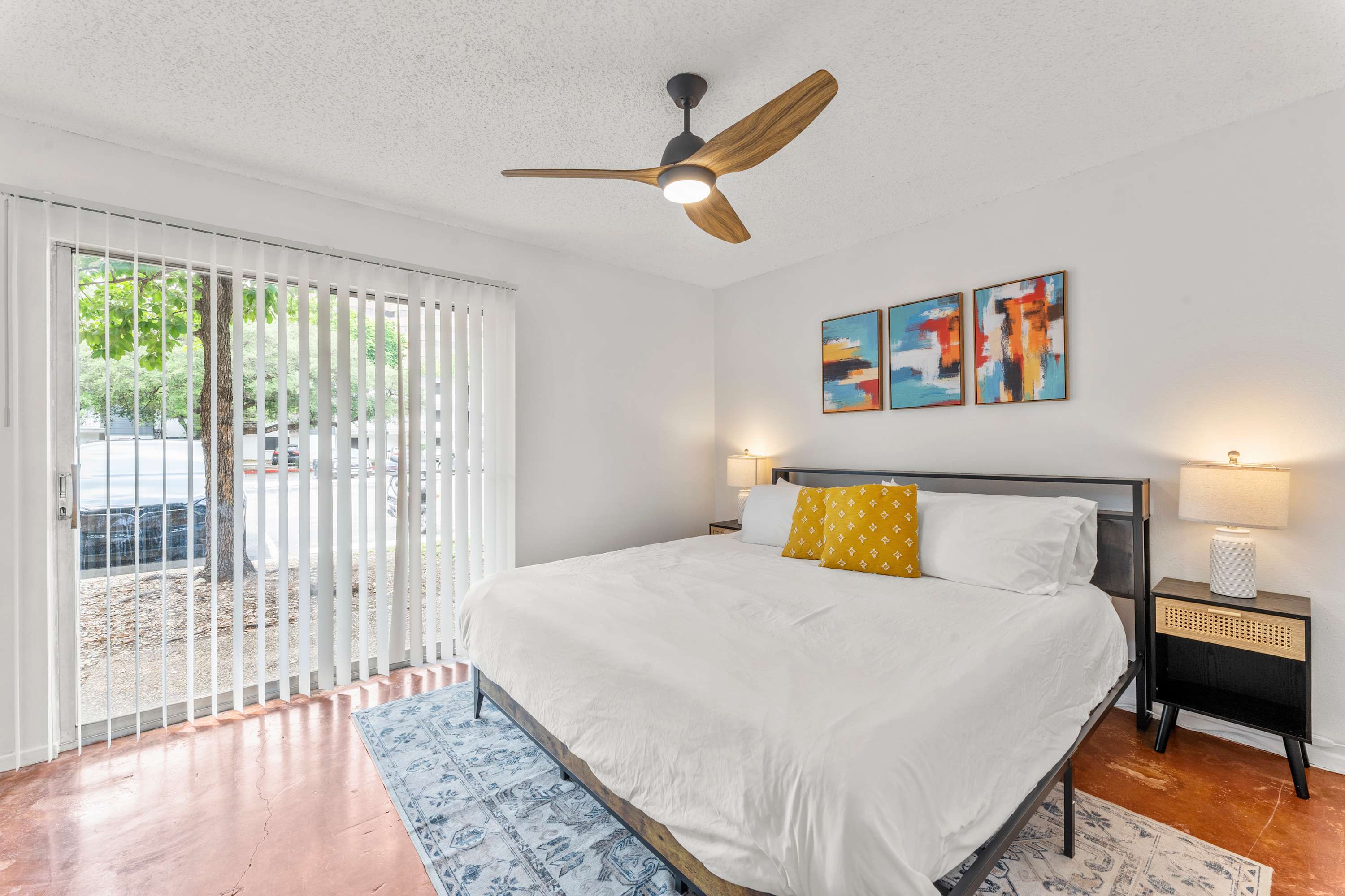 Prime SoCo airy 2BR king suite w/ pool, parking