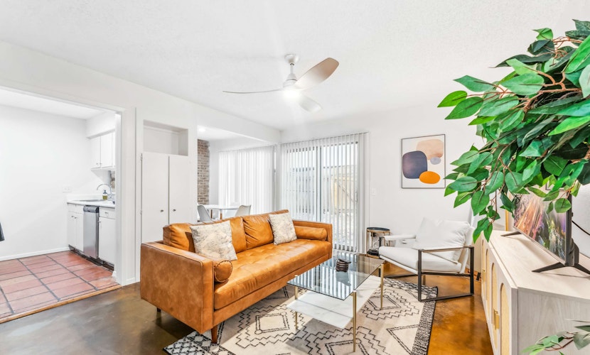 Prime SoCo cozy 1BR king suite w/ pool, parking