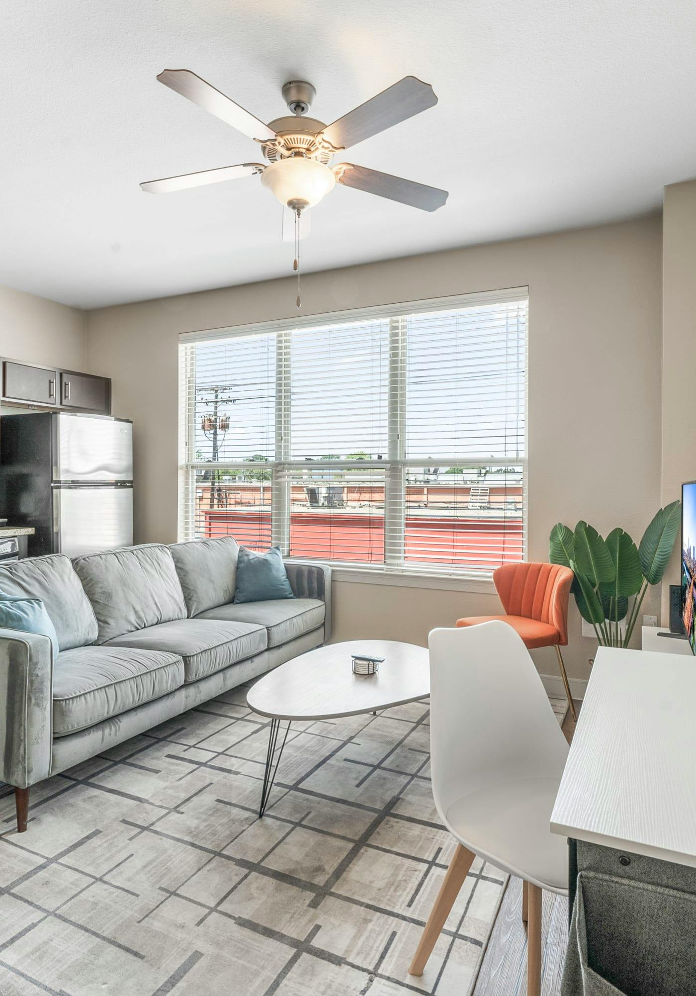 Chic SoCo 1BR King Suite w/ GymPickleballLaundry