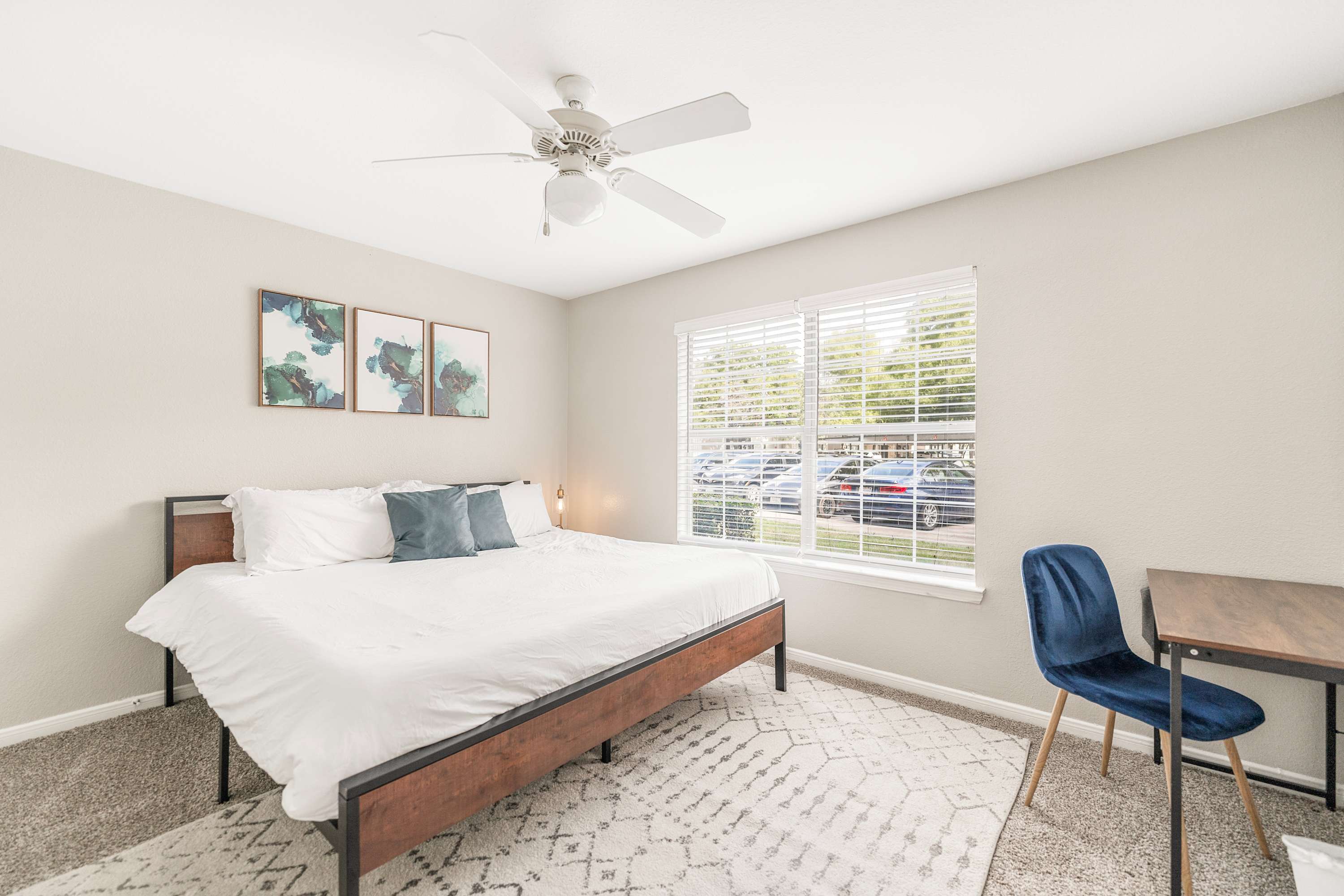 Bright 2BR King Suite w Gym& close to Downtown