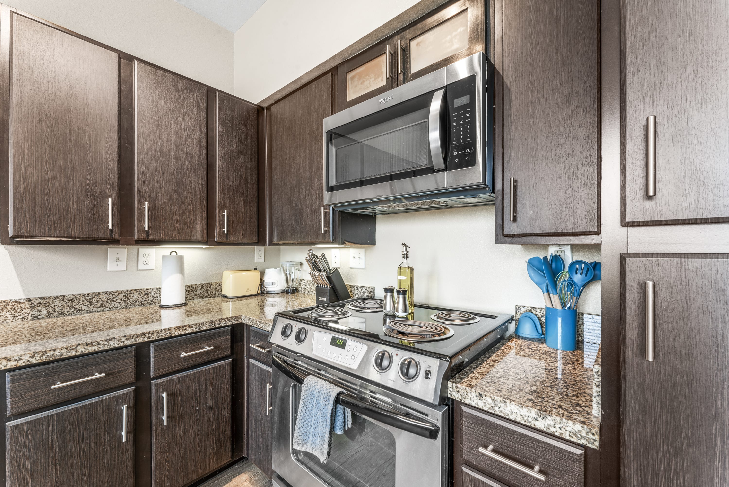 Fun SoCo 1BR King Suite w/ GymPickleballLaundry