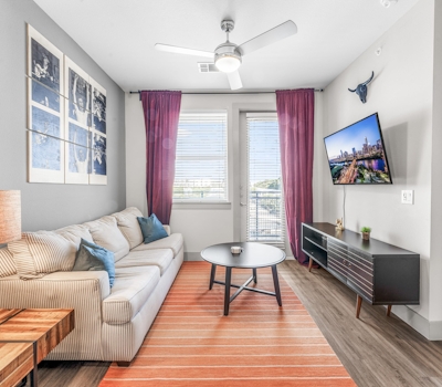 Modern 1BR luxe suite close to DT w/ fast WiFi