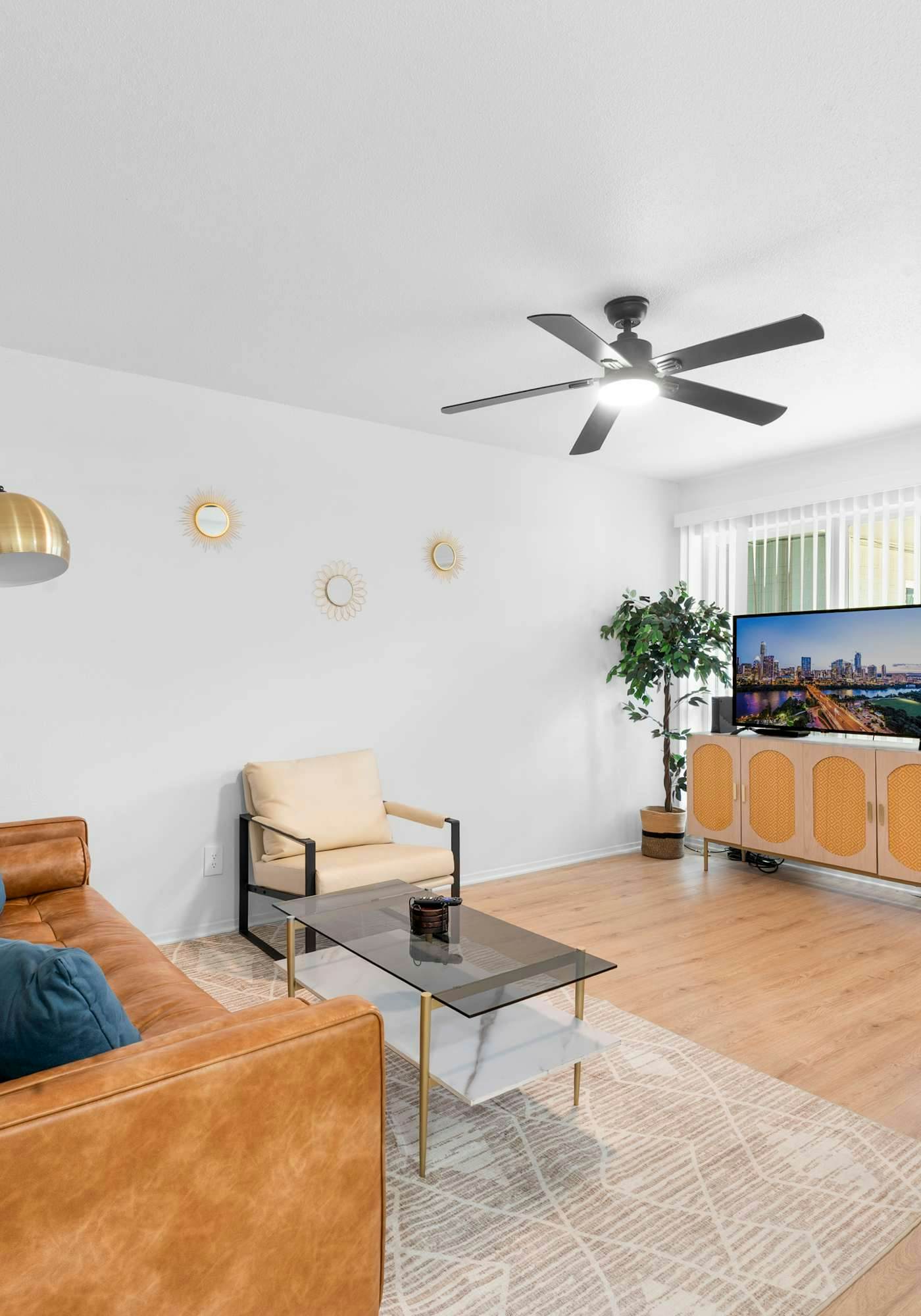 Central 2BR king suite close to UT, Moody Center