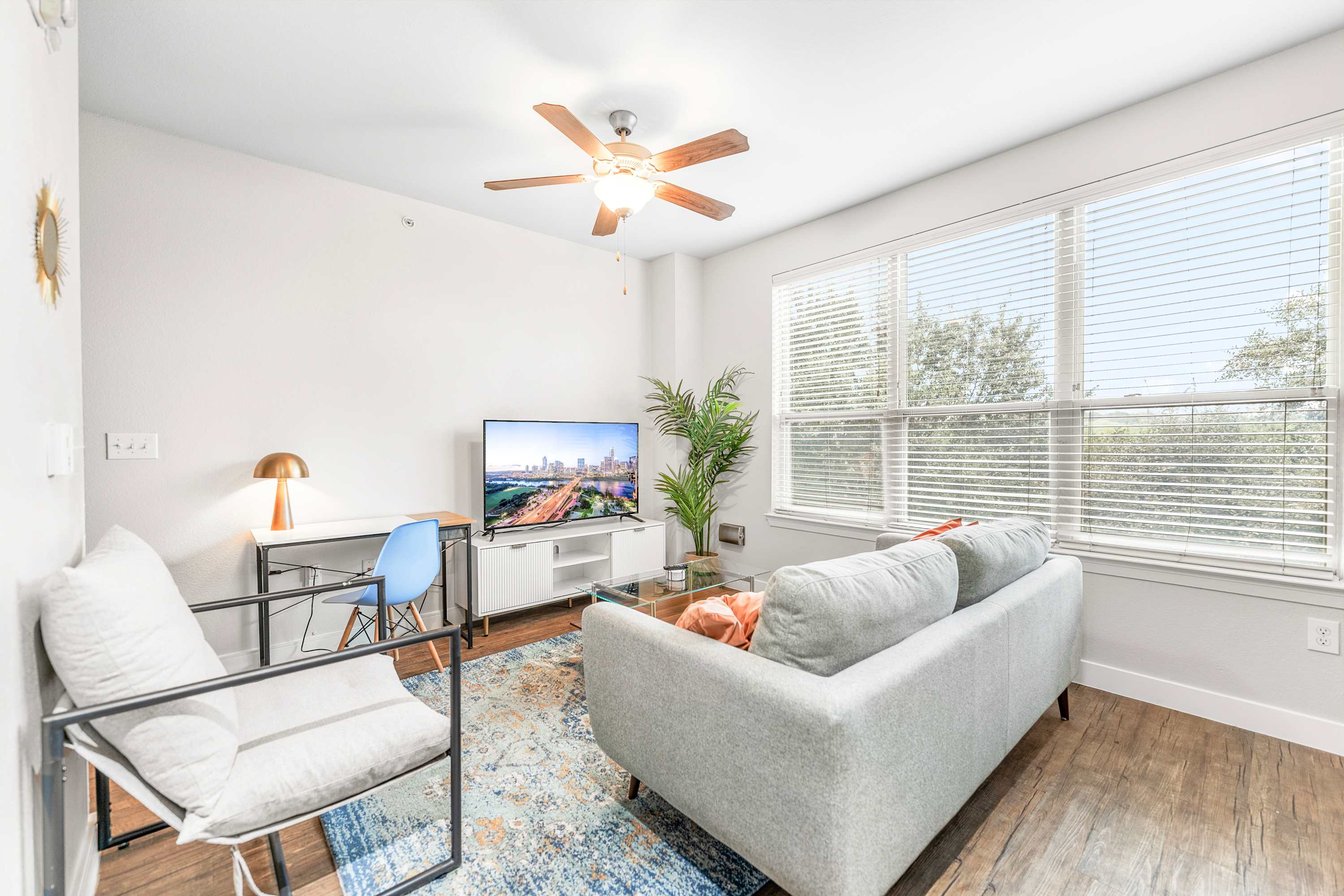 Boho SoCo 1BR Queen Suite w/ GymPickleballLaundry