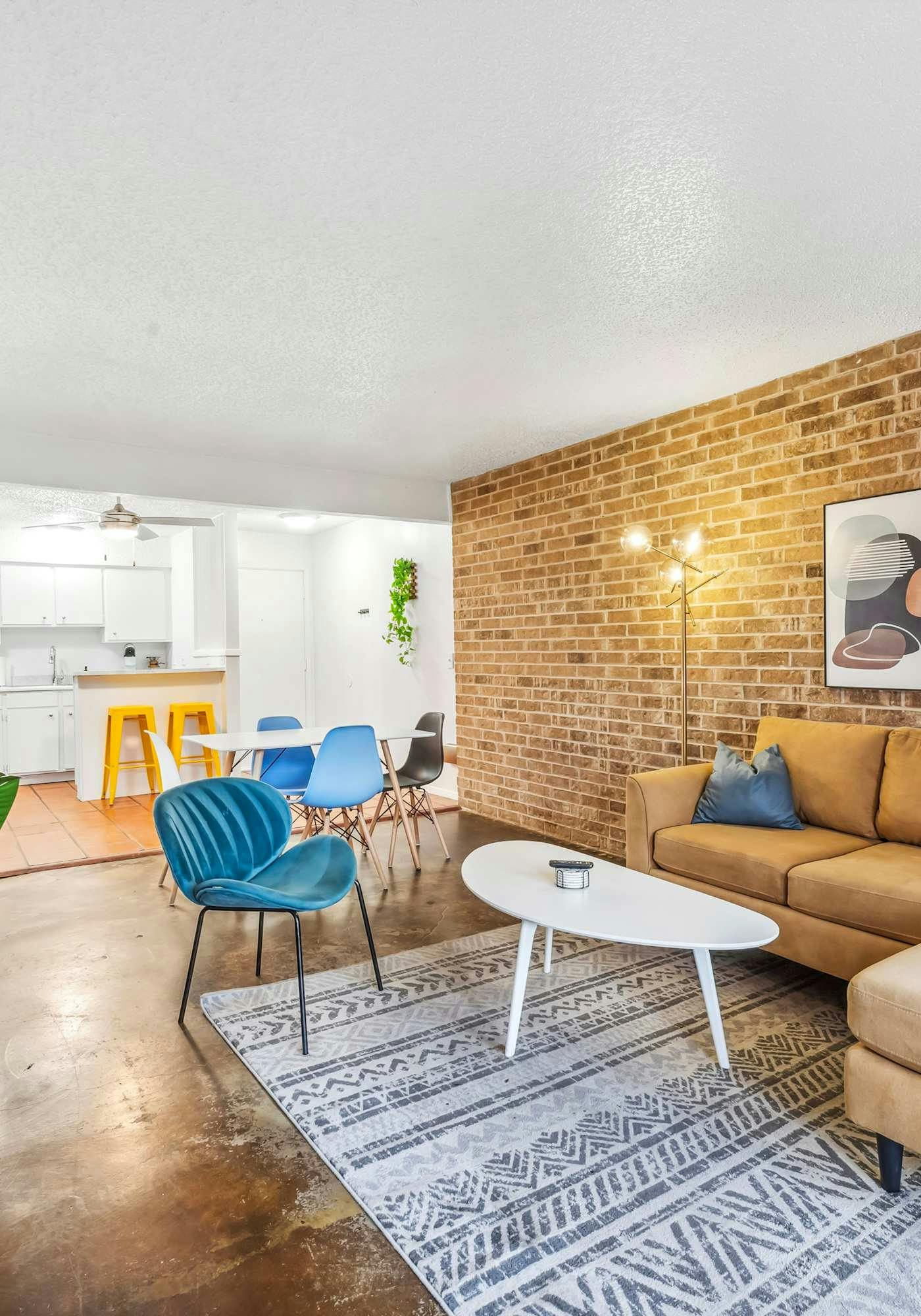 Prime SoCo chic 2BR king suite w/ pool, parking