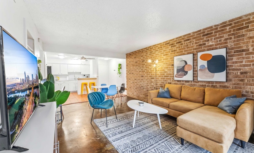 Prime SoCo chic 2BR king suite w/ pool, parking