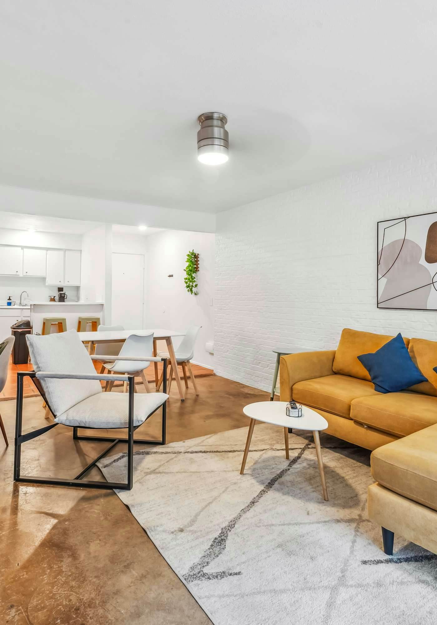 Prime SoCo comfy 2BR king suite w/ pool, parking