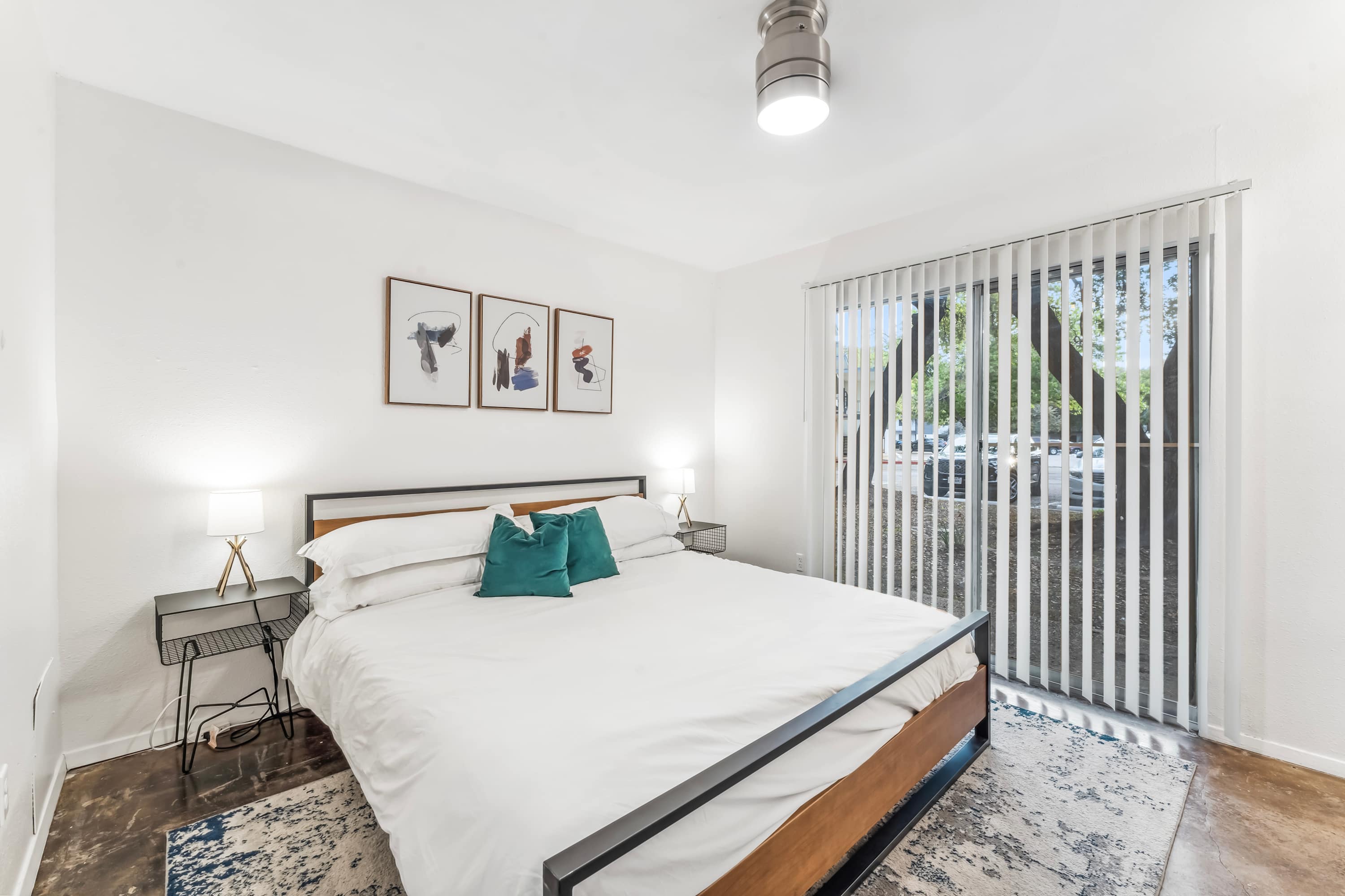 Prime SoCo comfy 2BR king suite w/ pool, parking