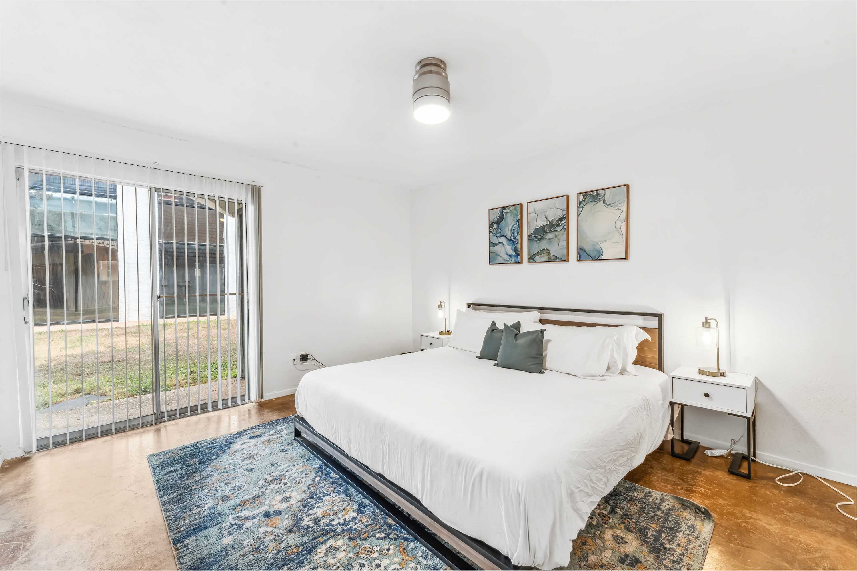 Prime SoCo comfy 2BR king suite w/ pool, parking