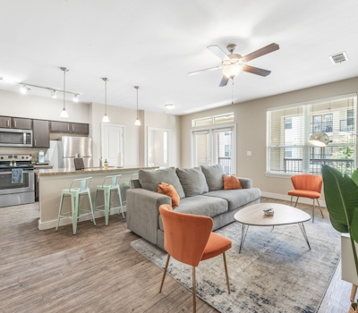 Trendy SoCo 2BR King Suite w/ GymPickleballLaundry