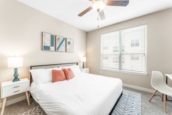 Trendy SoCo 2BR King Suite w/ GymPickleballLaundry