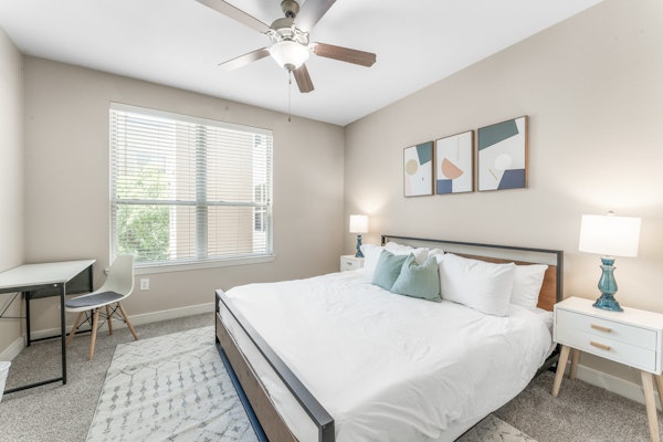 Trendy SoCo 2BR King Suite w/ GymPickleballLaundry