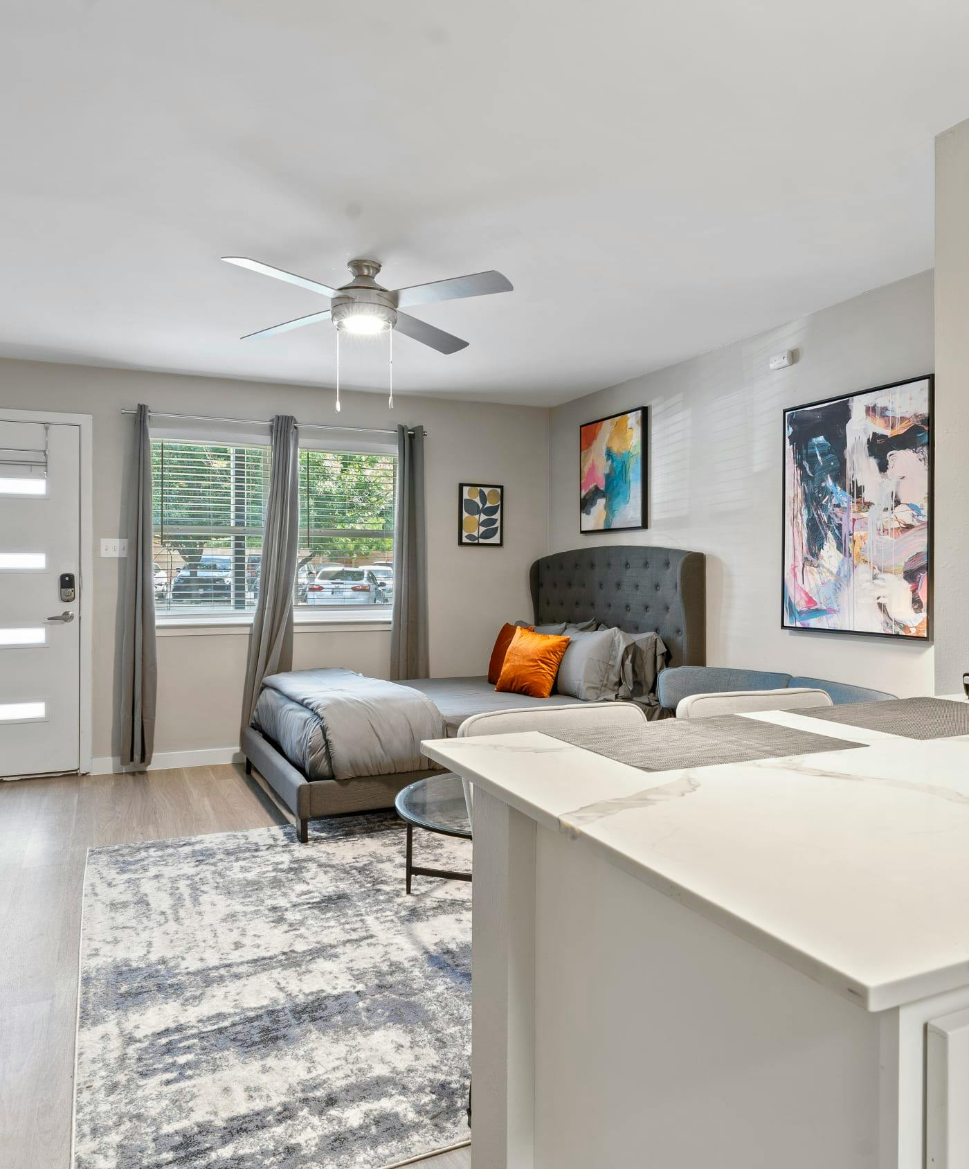 Quaint studio close to Downtown and Domain