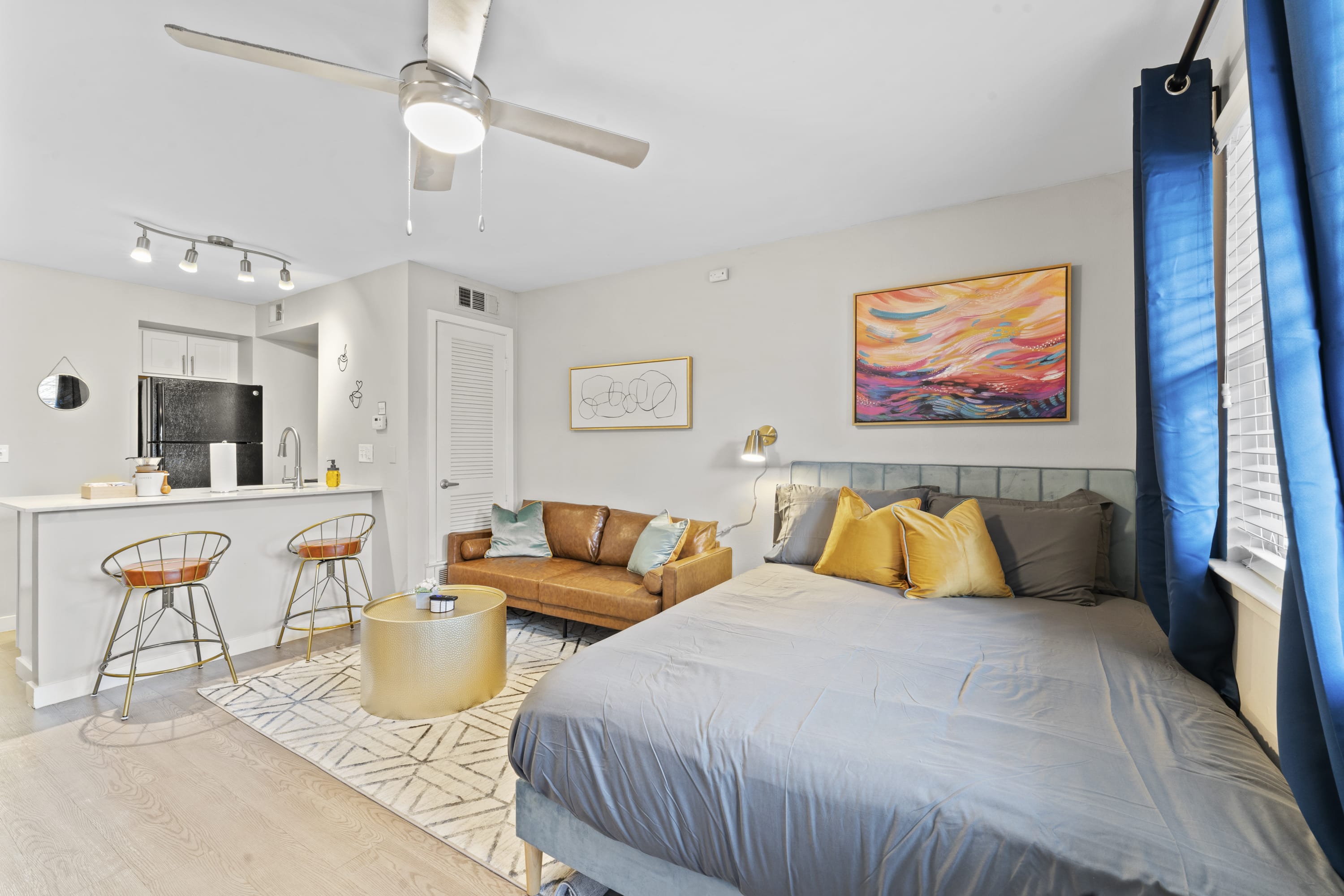 Economy studio stay near DT and Domain