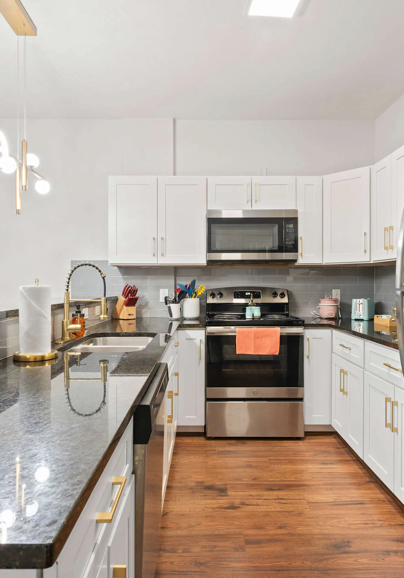 NRG MedCenter 2BD/2.5BA w FencedYard & WasherDryer