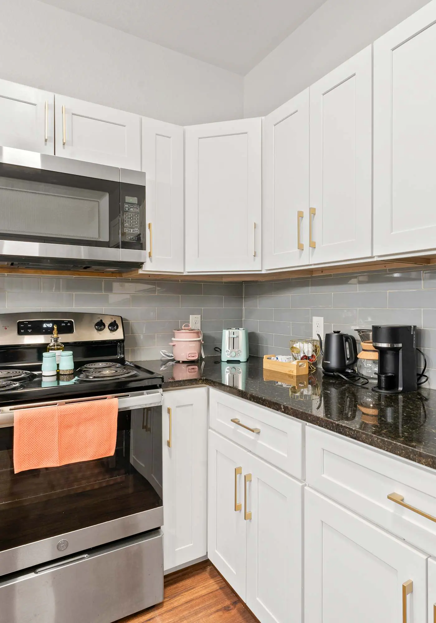 NRG MedCenter 2BD/2.5BA w FencedYard & WasherDryer