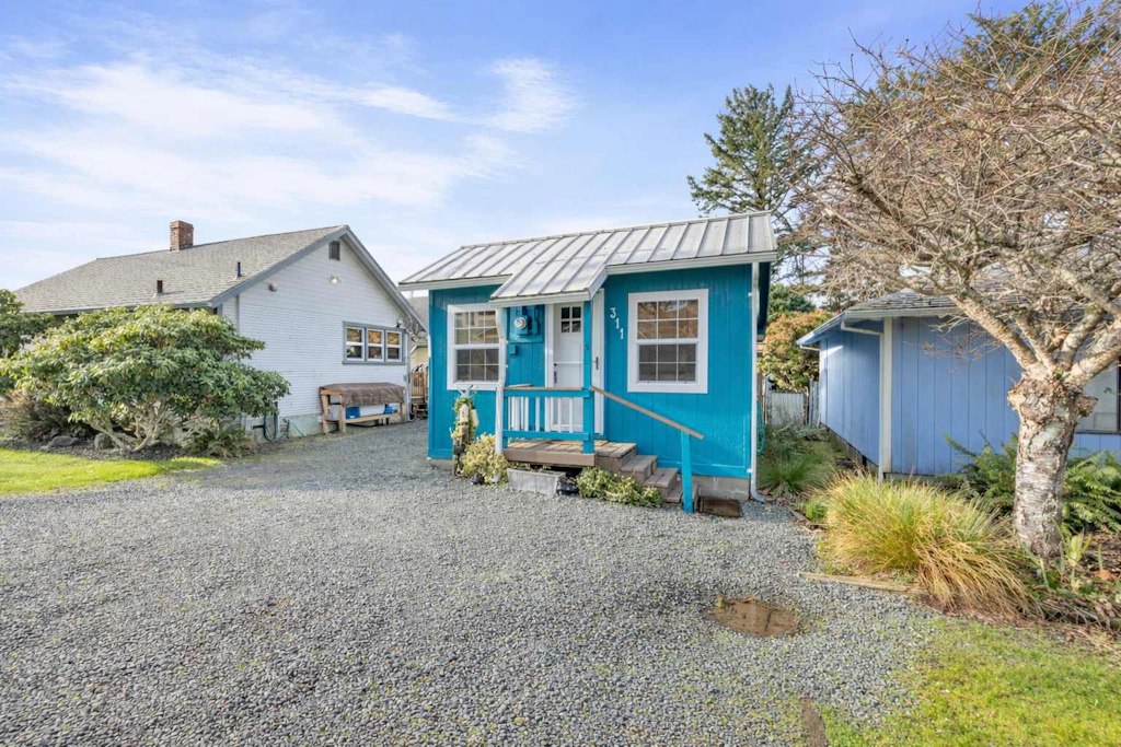 Historic Rockaway Cottage Near 7 Miles of Beach