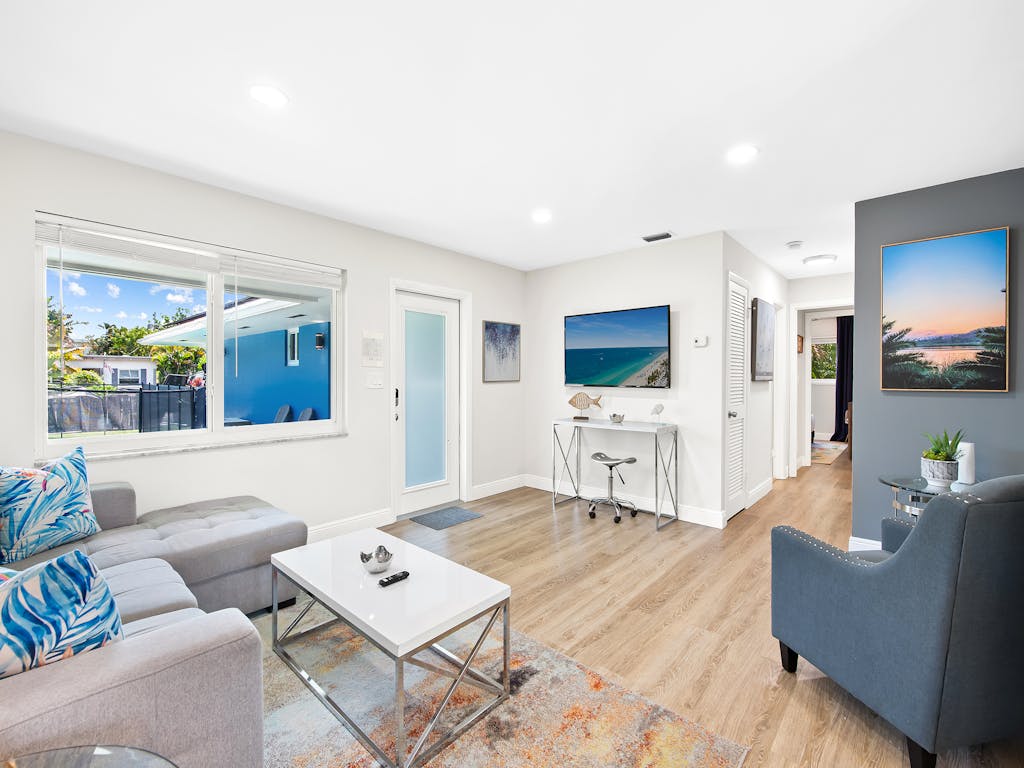 ~ Prime Location ~ Heated Pool ~ Beach + Nightlife ~ Great Neighborhood!